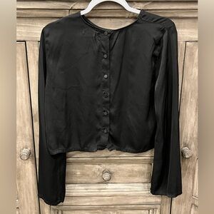 NWOT Women’s VELVET BY GRAHAM & SPENCER Cropped Silky Button Back Blouse (S)